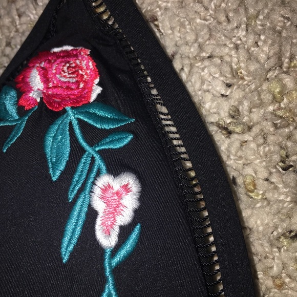 🌹LA VIE EN ROSE - rose black bikini top🌹 - Picture 2 of 3